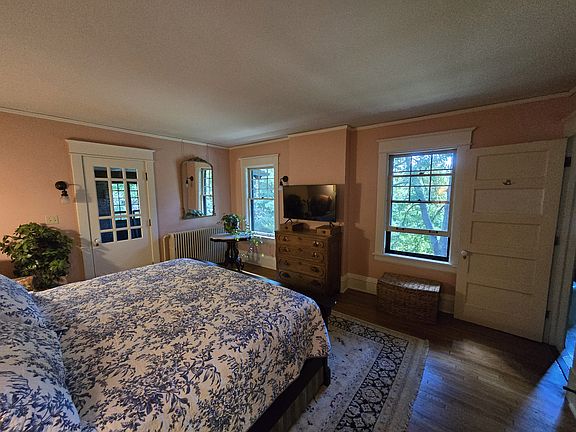 5th image of 1826 Summit Ave #1