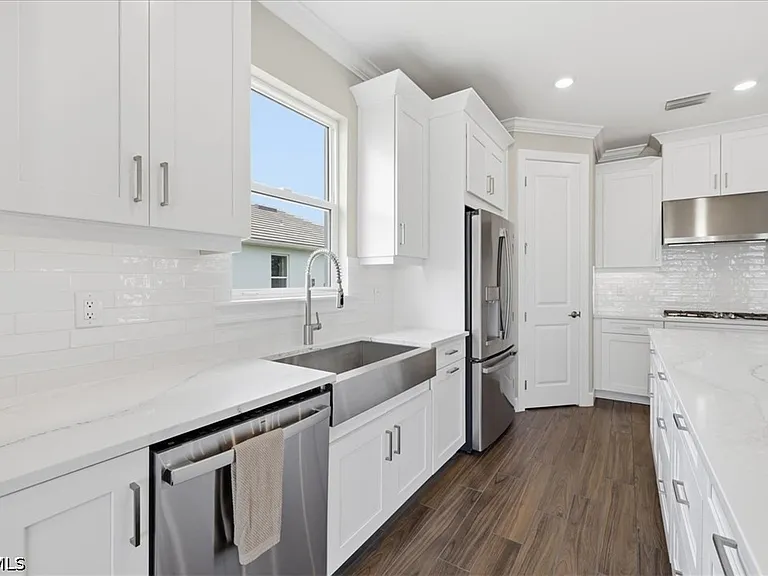 26801 Victoria Pl — Photo 16