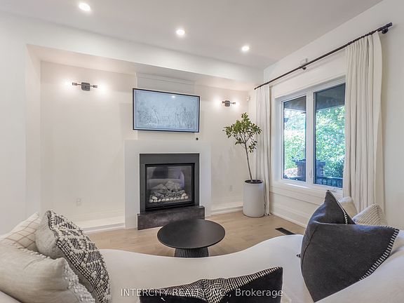 5th image of 92 Dagmar Ave