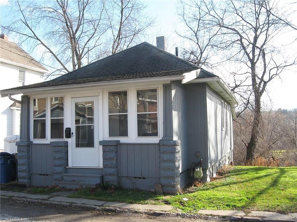 1st image of 557 Paul Pl