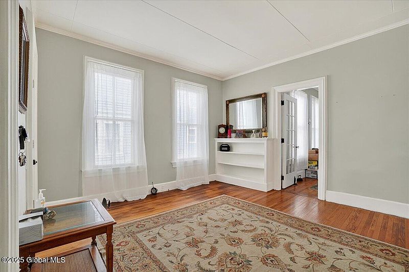 4th image of 302 S William Street