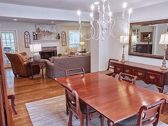 3rd image of 213 Redwood Ln