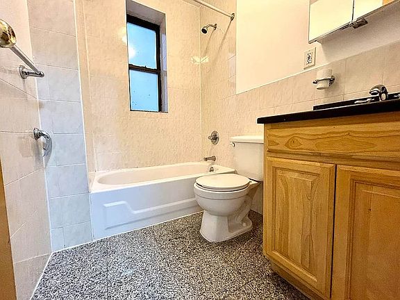 5th image of 338 E 15th St #6R