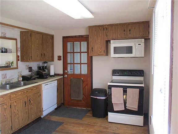 4th image of 304 Johnson St