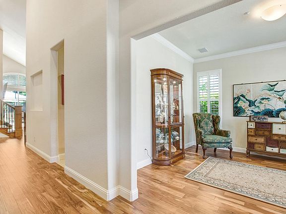 4th image of 31 Summerbrooke Circle