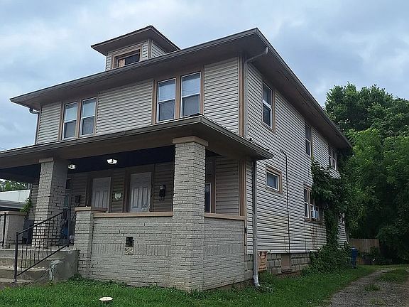 2nd image of 319 W 40th St