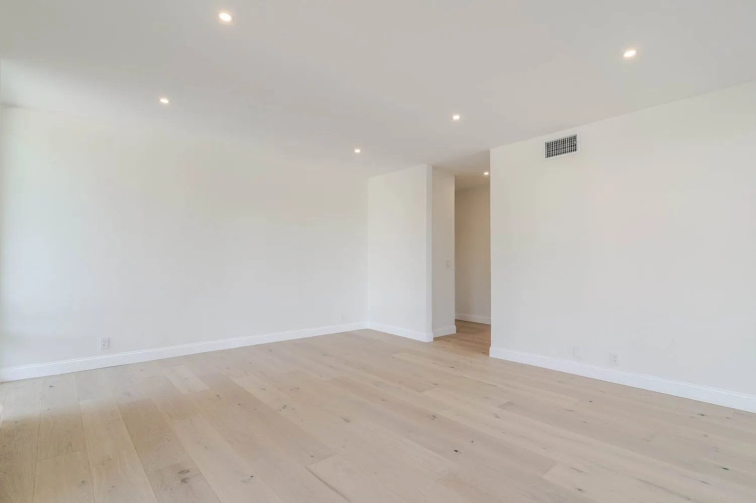 2 bed, 1550 sqft, $3,950 — Photo 3