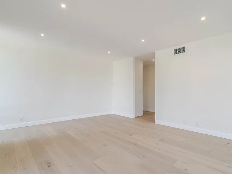 1305 N Columbus Ave #208 — Photo 4