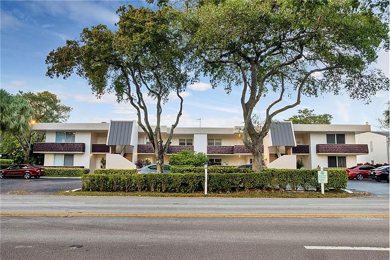 1st image of 2751 S Palm Aire Dr APT 106