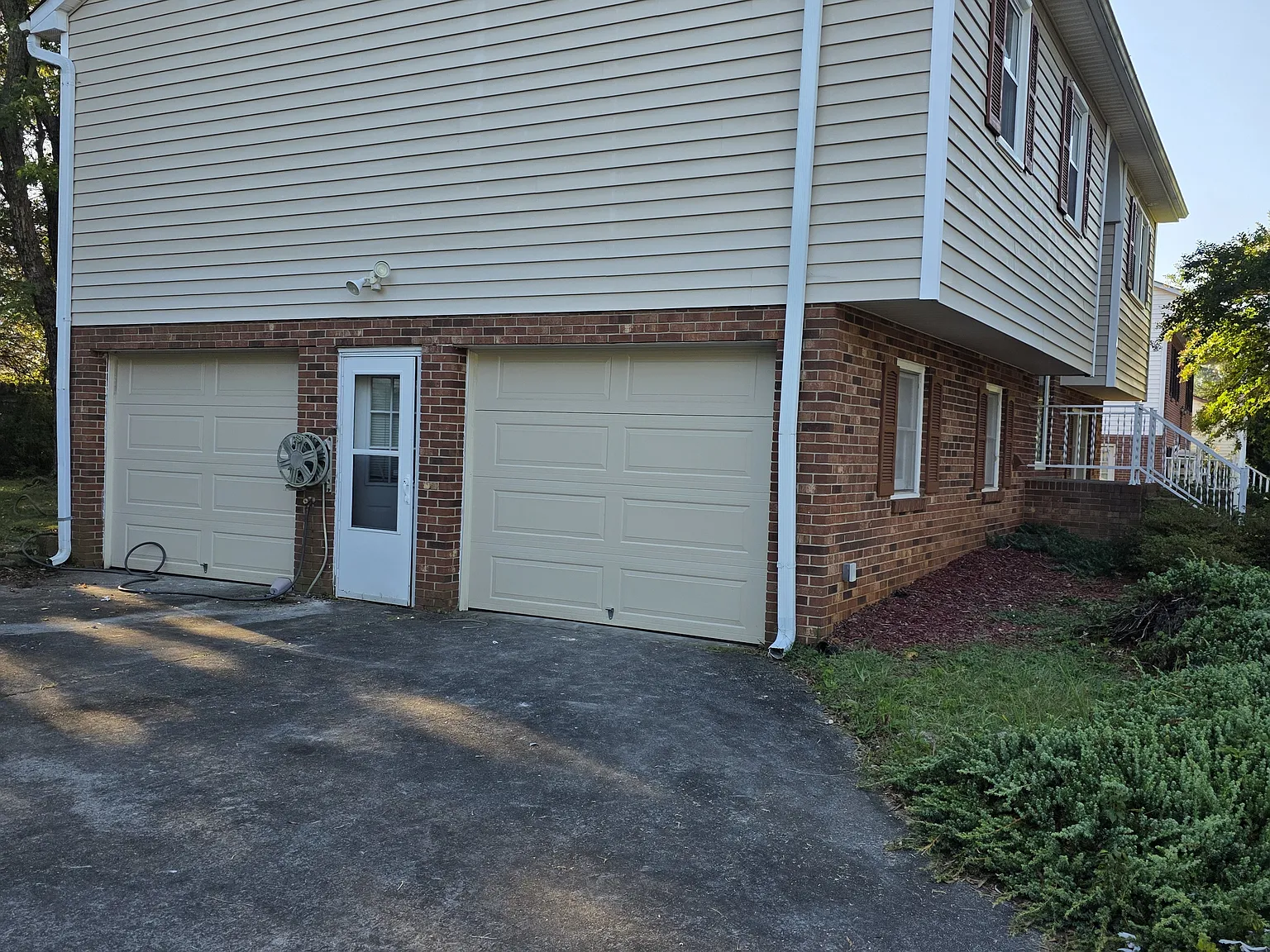 3605 Hege St — Photo 4