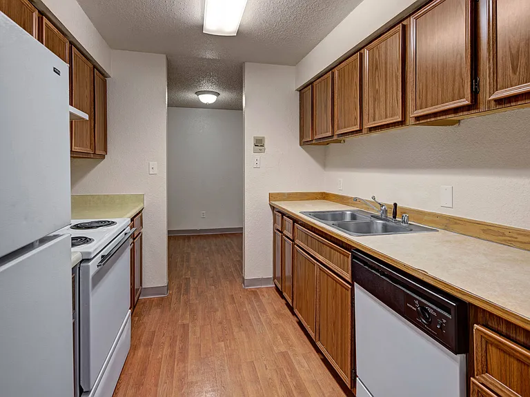 The Greenbriar — Photo 11