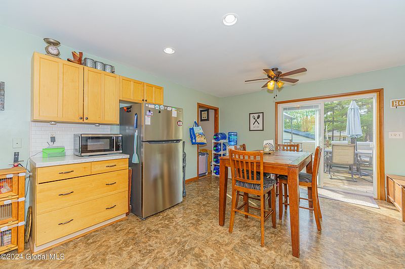 5th image of 214 Blossom Hill Road