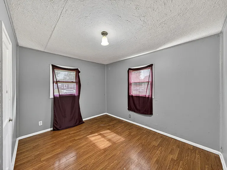 3220 Vermont Pl — Photo 11