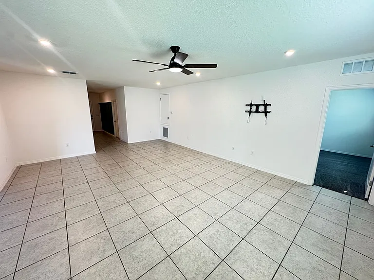 320 Mariana Way — Photo 14