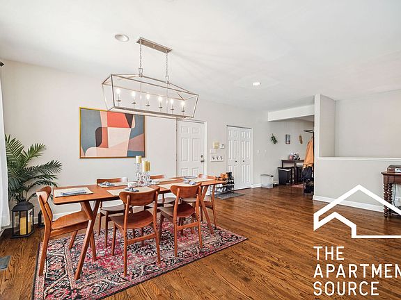 5th image of 1700 N Artesian Ave #1W