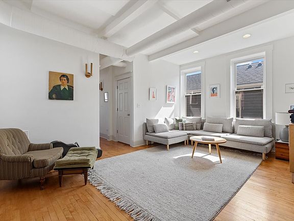 4th image of 1530 W Superior St #3R
