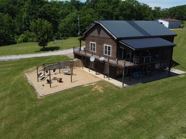 9066 Fairview Rd, Bennington, IN 47011