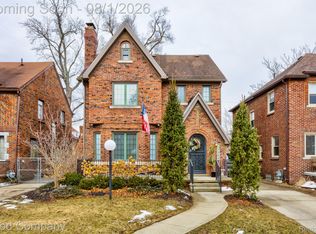 17205 Santa Barbara Dr, Detroit, MI 48221