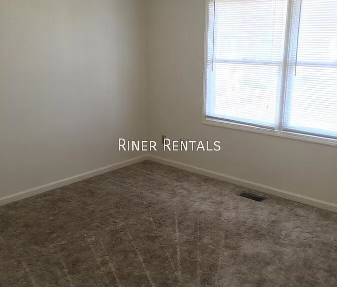 229 Wakefield Pl — Photo 5