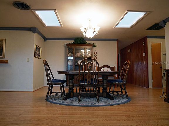 5th image of 326 Sunny Ln
