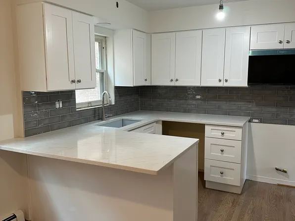 8600 W Berwyn Ave APT 2N, Chicago, IL 60656