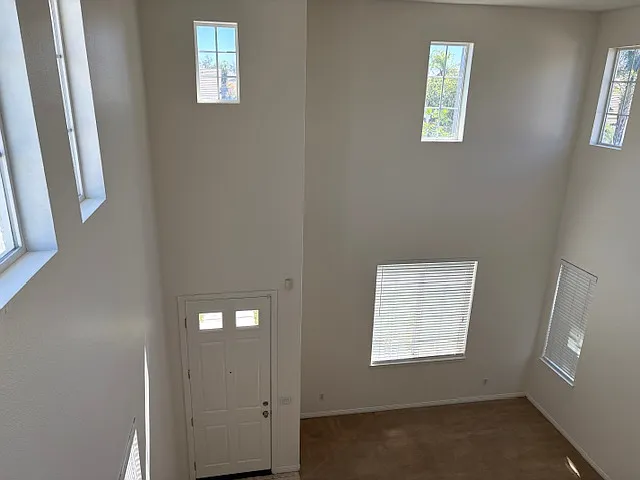 4 bed, 2632 sqft, $3,950 — Photo 2