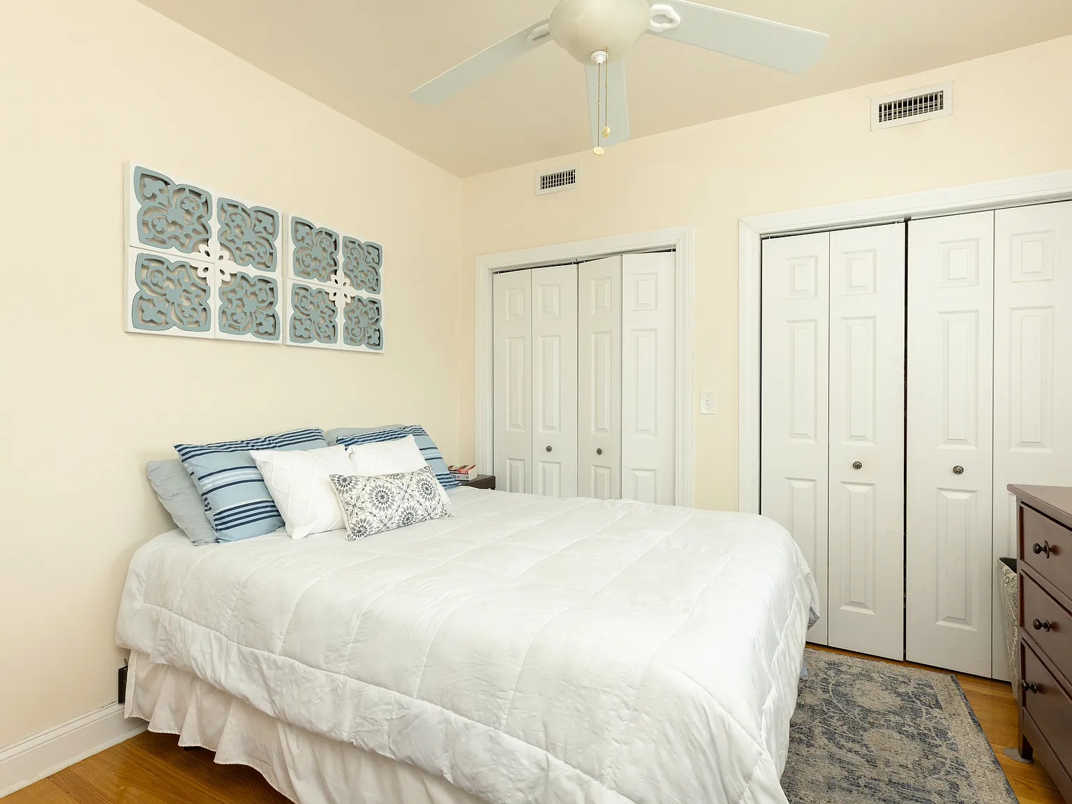 2 bed, 2.0 bath, 1250 sqft, $4,200 — Photo 2