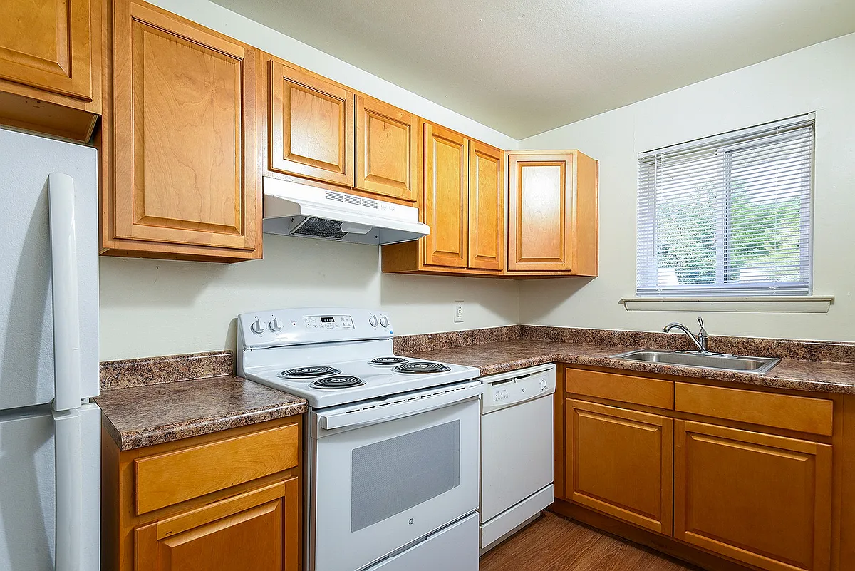 Kitchen - Cedar Tree Village Apartments