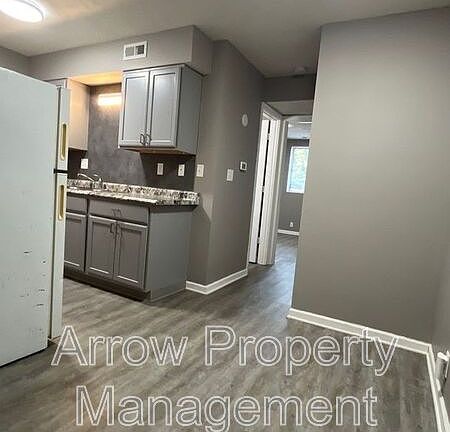 5th image of 941 Washington St APT 4