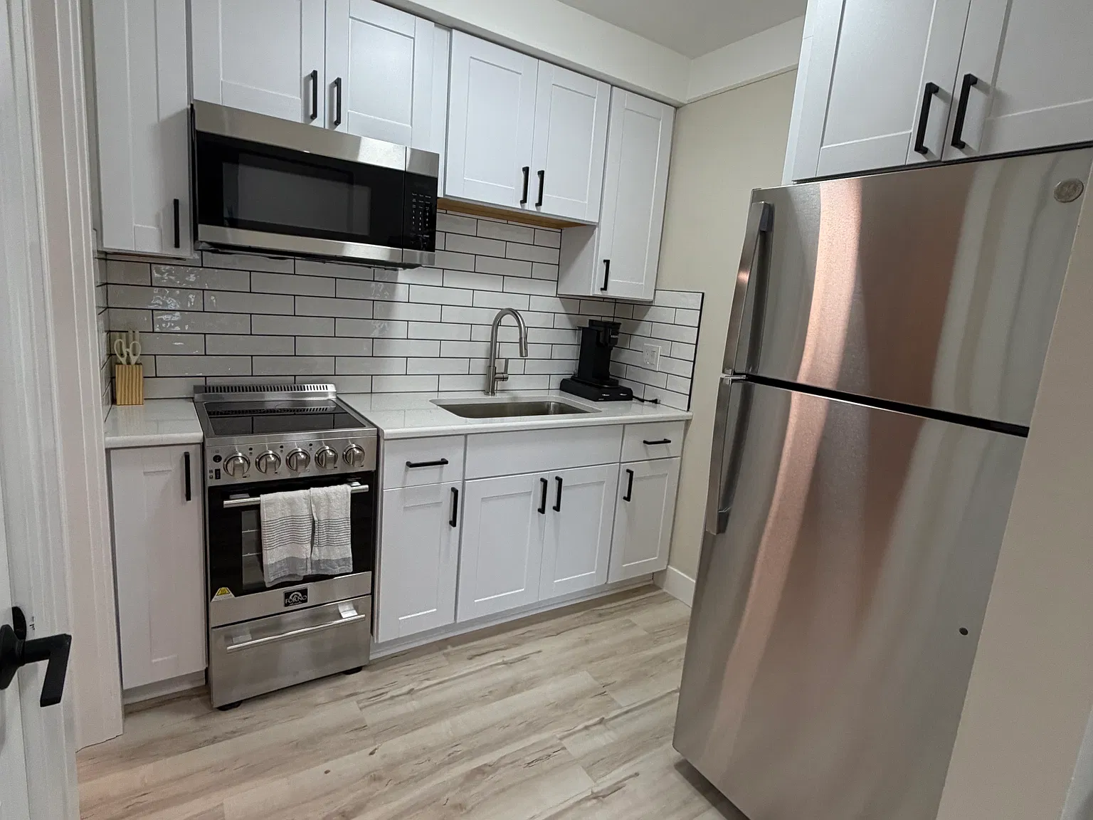 617 E Hudson Ave — Photo 2