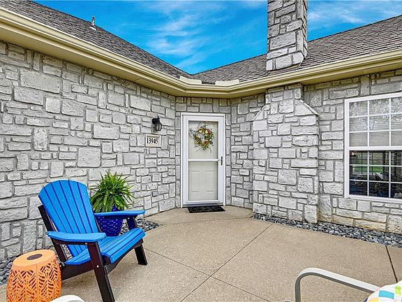 5th image of 13945 Kenneth Ct