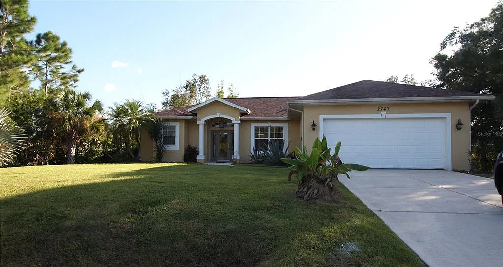 3 bed, 2.0 bath, 1576 sqft, $2,400 — Photo 1