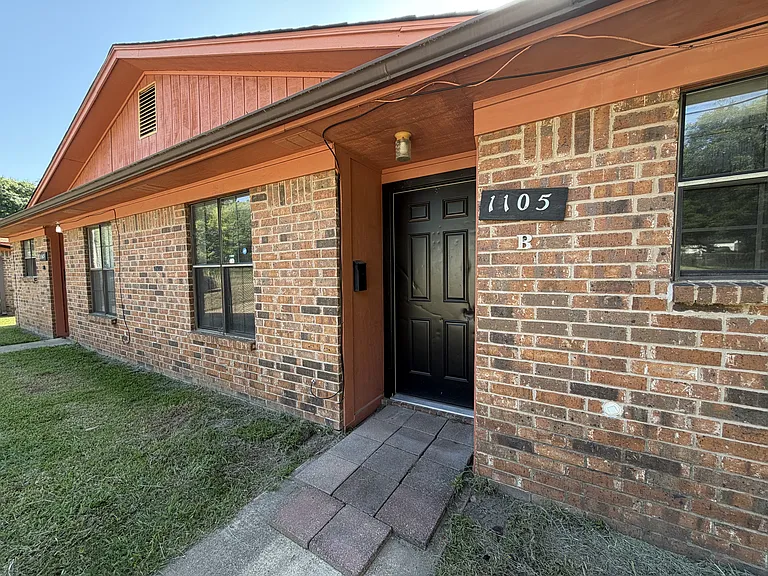 1105 Carroll Ave #B — Photo 1