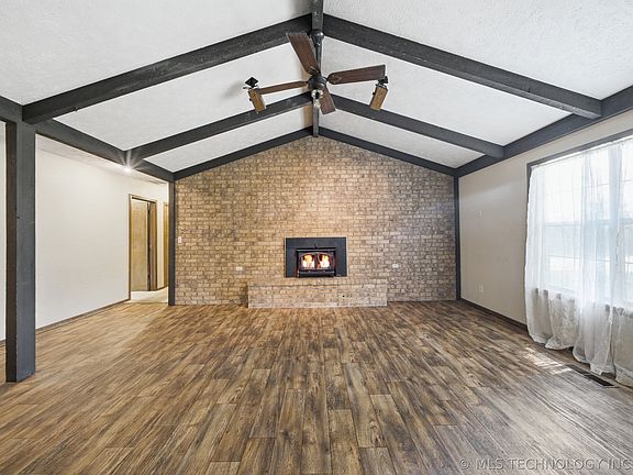 4th image of 902 Cardinal Ln