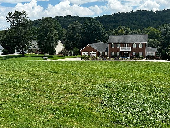 5th image of 133 Bicentennial Dr
