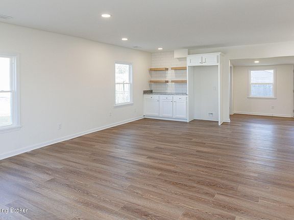 4th image of 13507 Greystone Ave