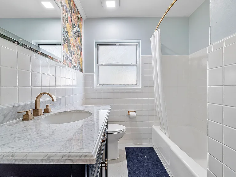 1126 N Hampton Ave — Photo 6