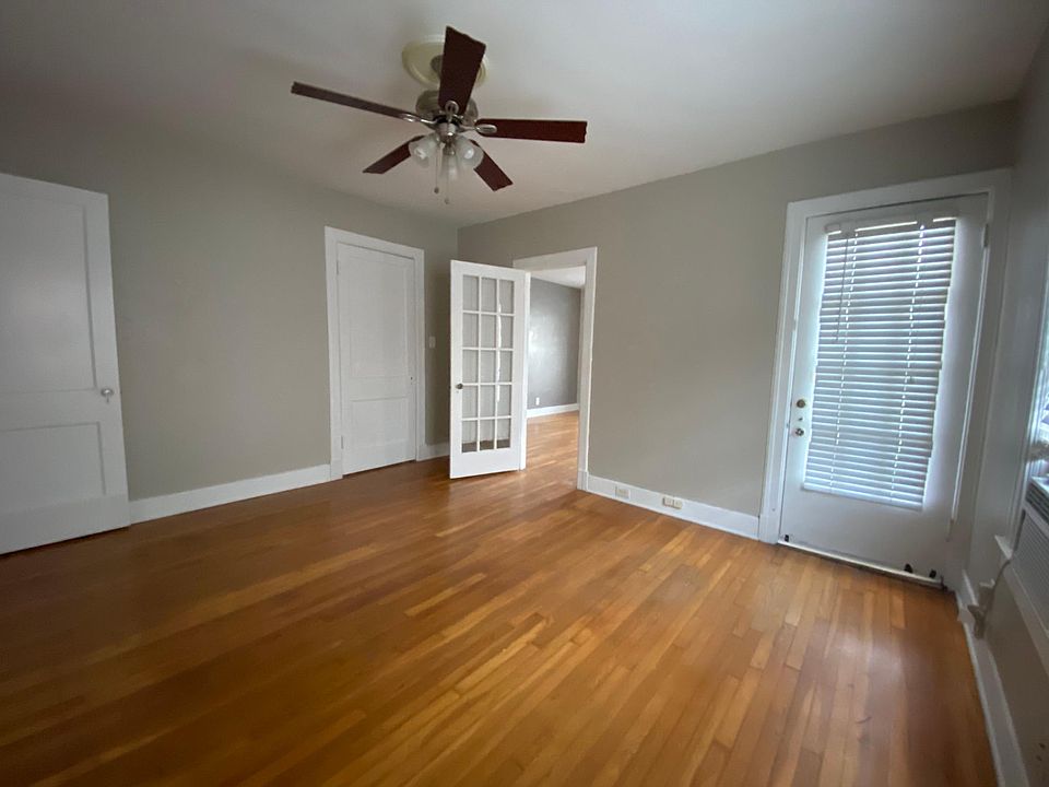 Middle bedroom/office
