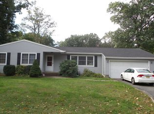 4 Lombardi Ct, Red Bank, NJ 07701