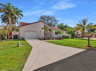 2945 Azalea Dr, Hollywood, FL 33026