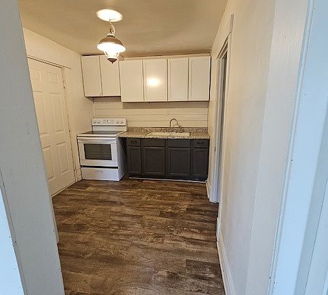 5th image of 701 N 2nd Ave E APT 1
