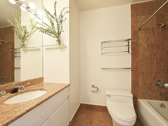 3rd image of 300 E 62nd St APT 1203