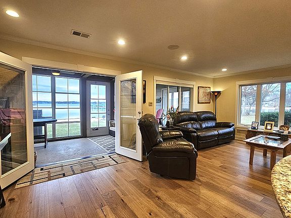 4th image of 7413 Mariner Cove Dr