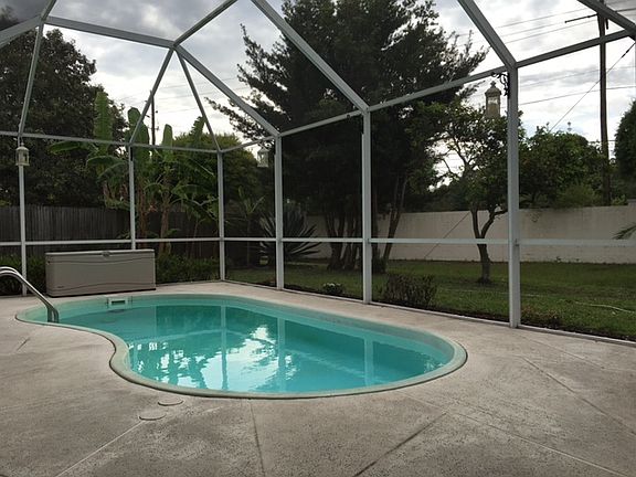 5th image of 1498 Surrey Park Dr
