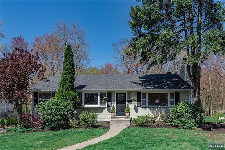 1st image of 139 Orchard Pl