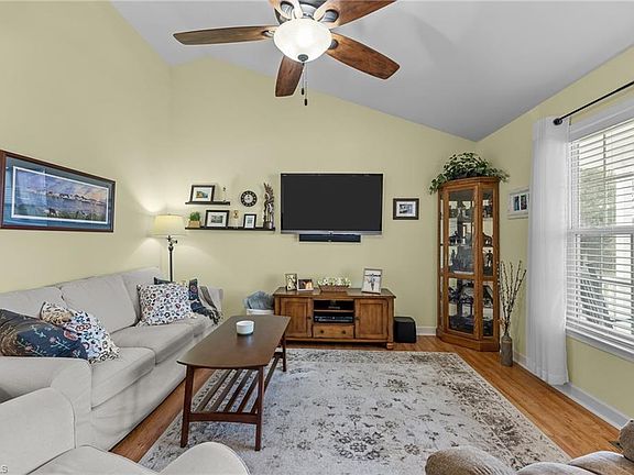 4th image of 6808 Cottonwood Dr