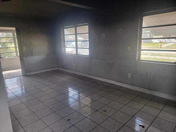 3rd image of 4740 NE 14th Avenue