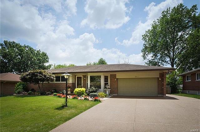 1st image of 8933 Red Oak Dr