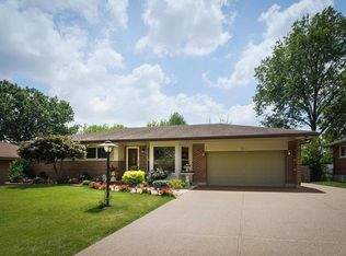 8933 Red Oak Dr, Saint Louis, MO