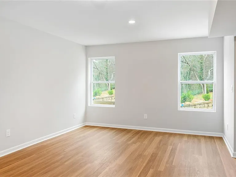 2295 Brandon Ct NE — Photo 30